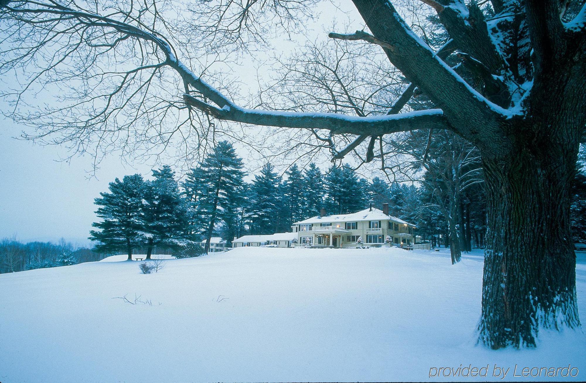 The Manor On Golden Pond Bed and Breakfast Holderness Exteriör bild