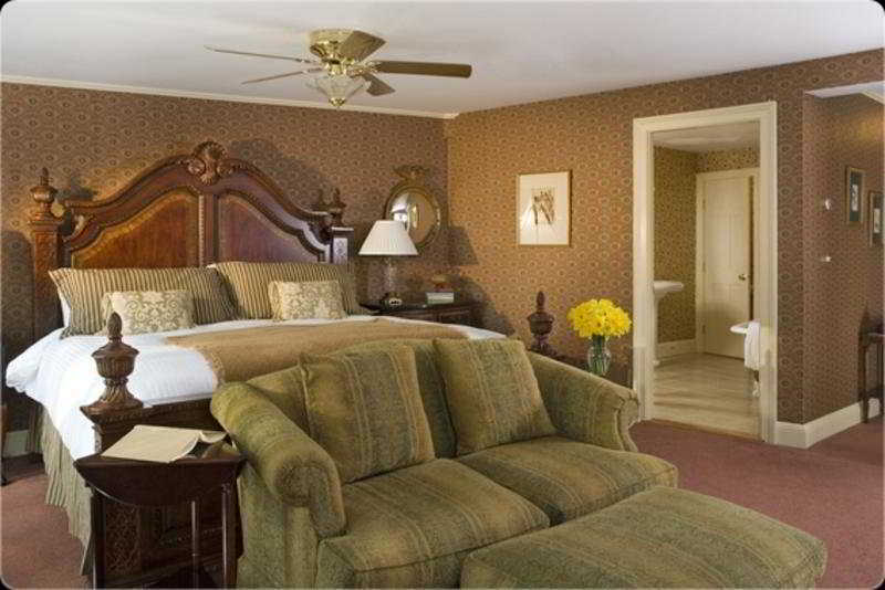 The Manor On Golden Pond Bed and Breakfast Holderness Exteriör bild
