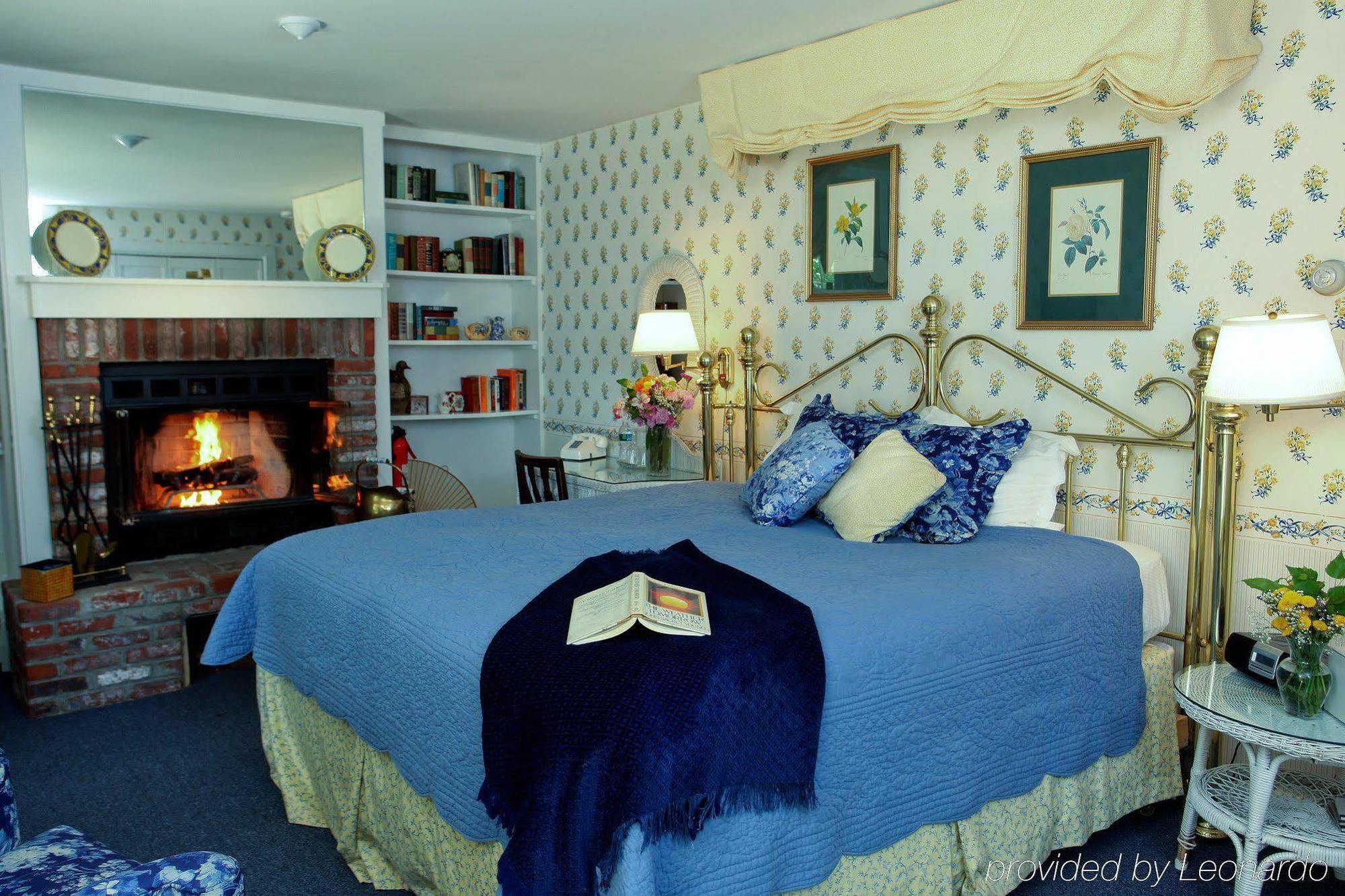 The Manor On Golden Pond Bed and Breakfast Holderness Exteriör bild