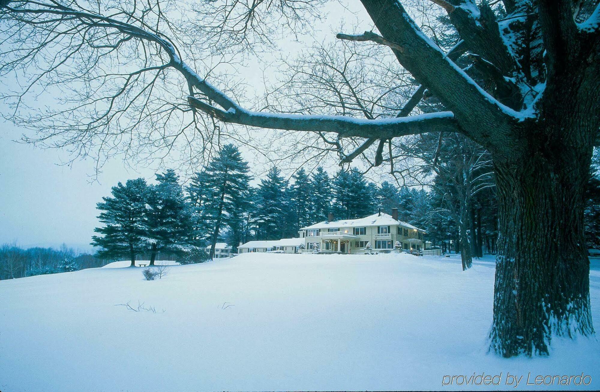 The Manor On Golden Pond Bed and Breakfast Holderness Exteriör bild