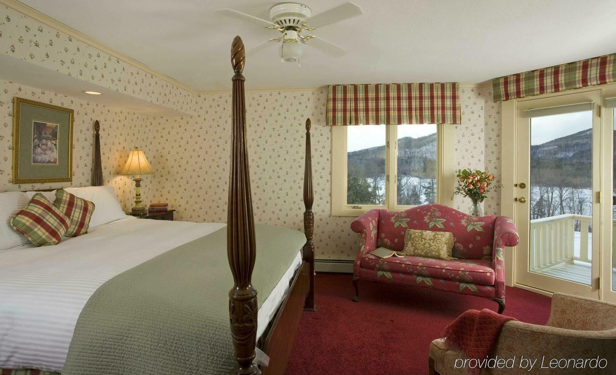 The Manor On Golden Pond Bed and Breakfast Holderness Exteriör bild